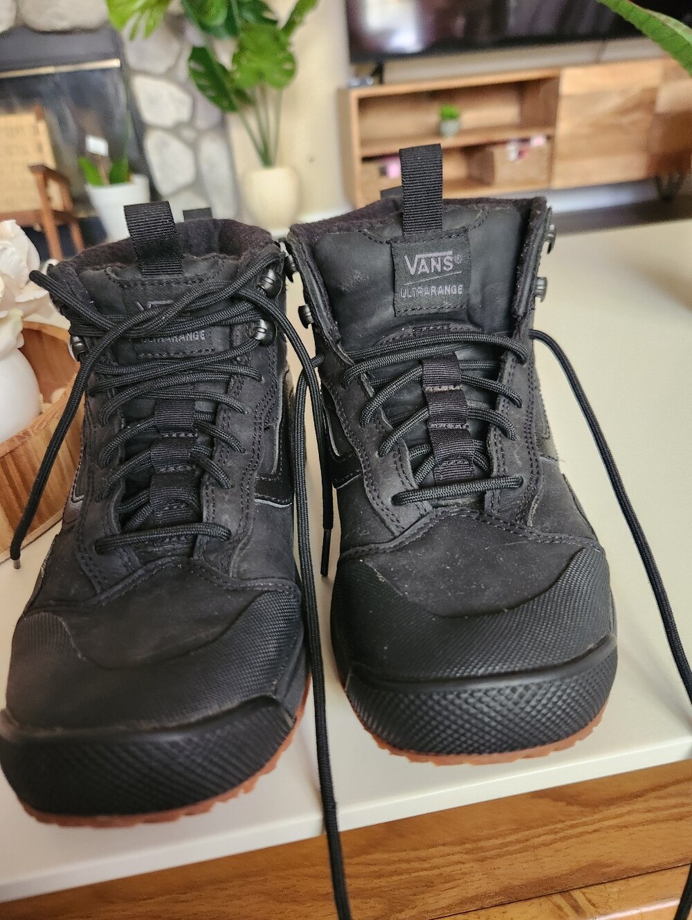 Vans Black UltraRange High-Top Boots for Unisex Mens 6.5 Womens 8